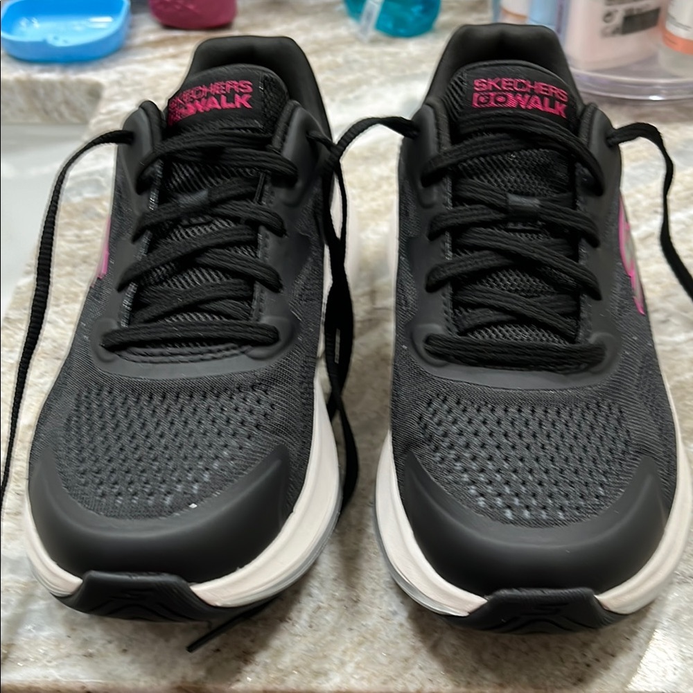 Skechers GOwalk Women's Black Sneakers